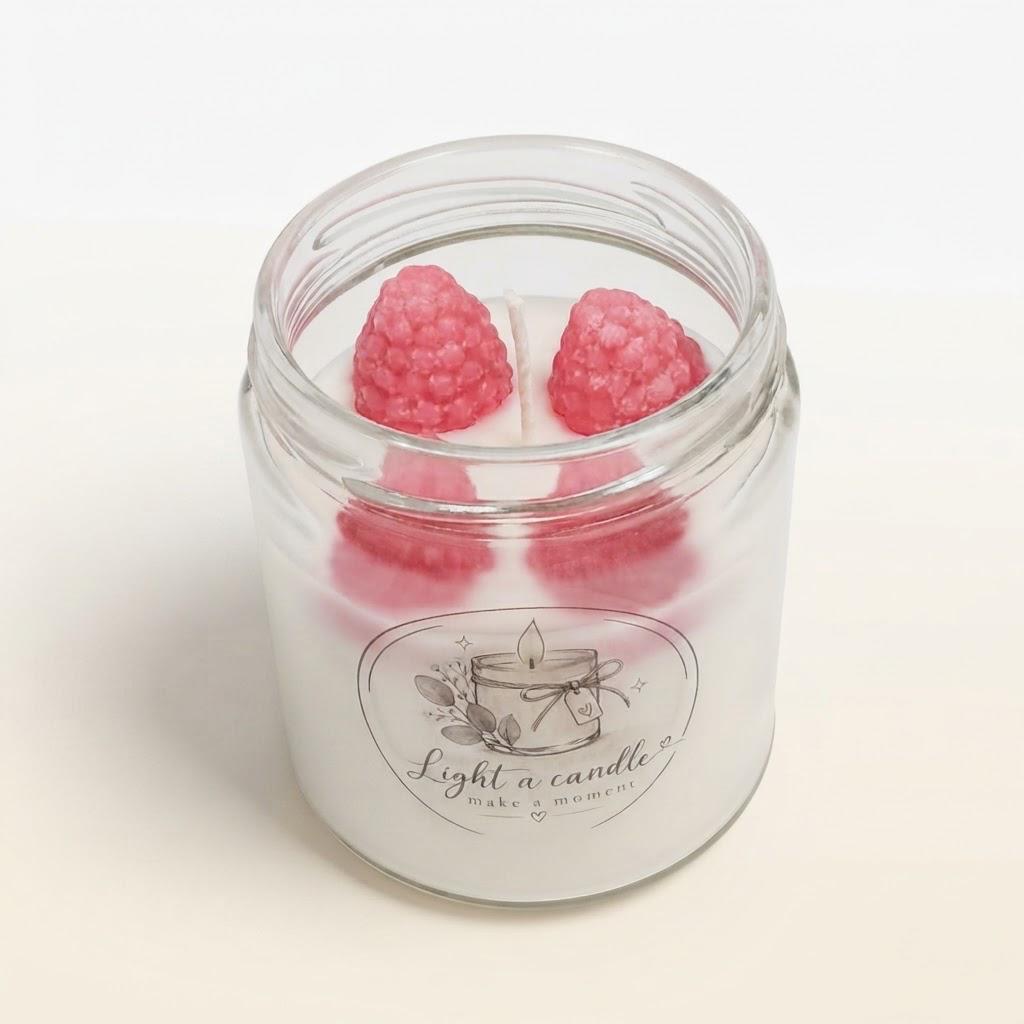 شمعة معطرة في برطمان زجاجي بتصميم فراولة - 88-006-1